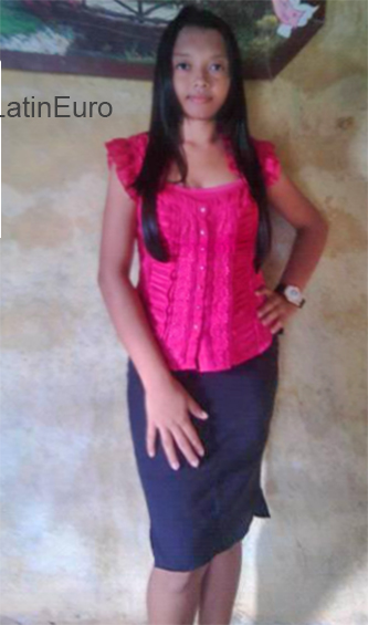 Date this nice looking Venezuela girl Genesis from Coro VE2637