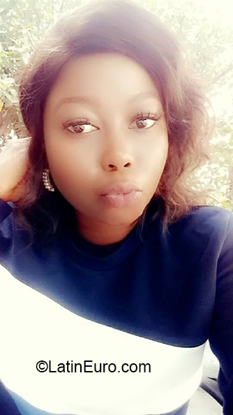 Date this delightful Cameroon girl Garence from Douala CM275