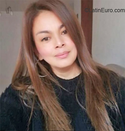 Date this good-looking Colombia girl Leydes from Bogota CO25955