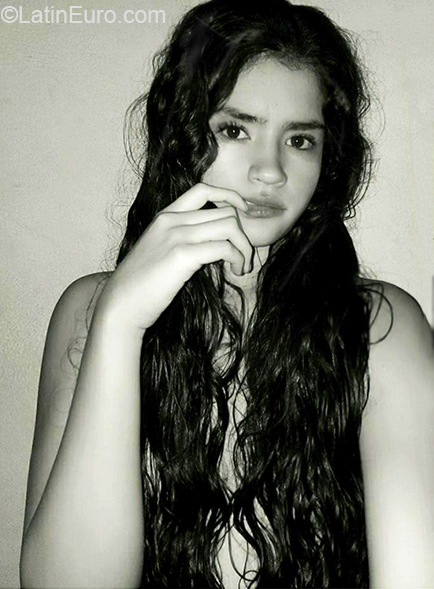 Date this sensual Colombia girl Lina from Bucaramanga CO25964