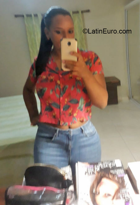 Date this happy Dominican Republic girl La marucha from Santo Domingo DO35866