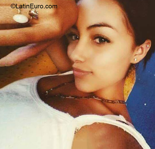 Date this happy Colombia girl Lorena from Pereira CO25982