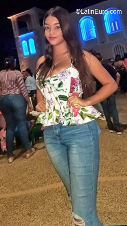 Date this georgeous Colombia girl Marcela from Barranquilla CO25985