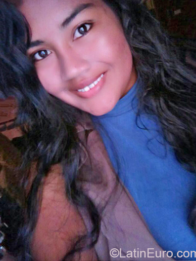 Date this tall Colombia girl Constanza from Cali CO25987