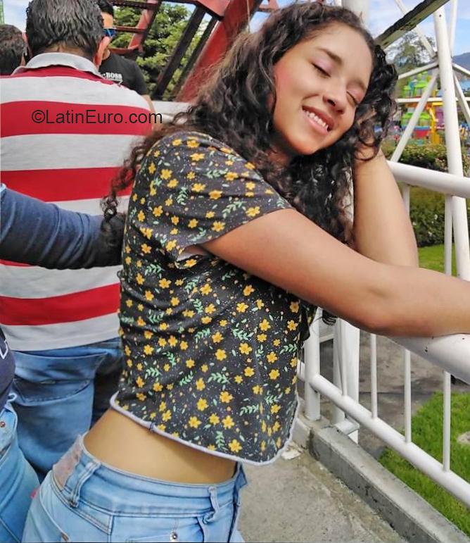 Date this foxy Colombia girl Michel from Villavicencio CO26017
