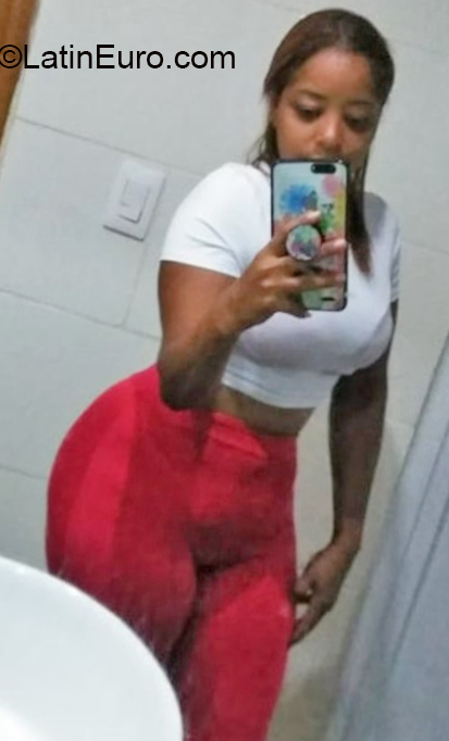 Date this hot Dominican Republic girl Leonela from Santiago DO35978