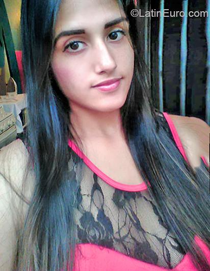 Date this hot Venezuela girl Grey from Barinas VE2691