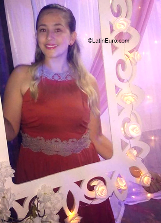 Date this good-looking Colombia girl Silvia from Bucaramanga CO26027