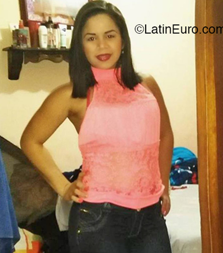Date this athletic Colombia girl Desireth from Medellin CO26055