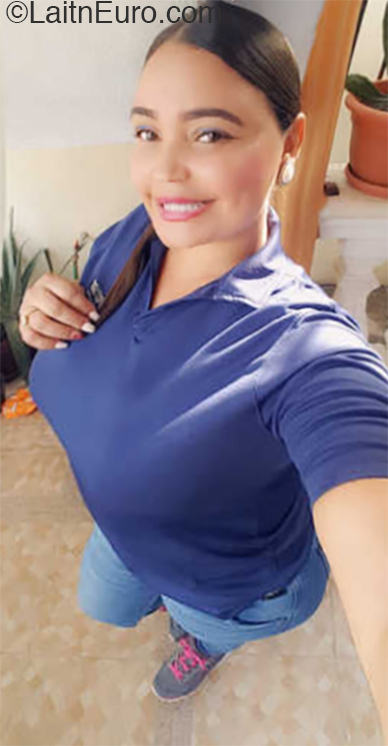 Date this nice looking Dominican Republic girl Jennifer from Suiza DO36072