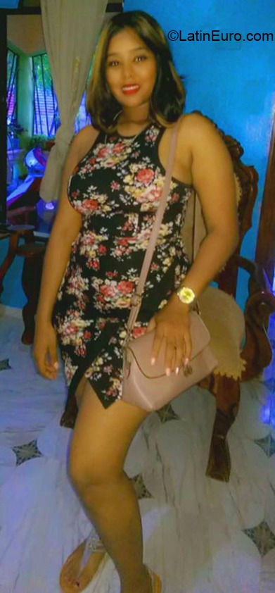 Date this delightful Dominican Republic girl Coralie from Santo Domingo DO36097