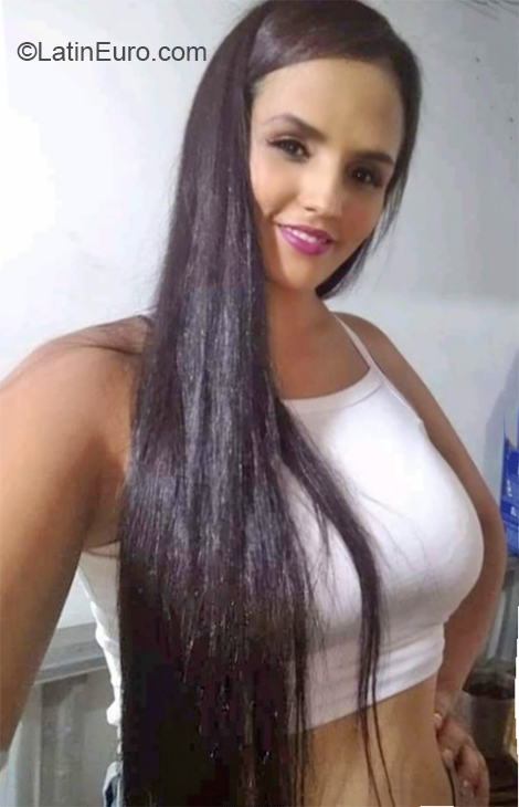 Date this foxy Colombia girl Evelyn from Medellin CO26078