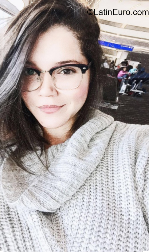 Date this funny Colombia girl Vann from Medellin CO26086