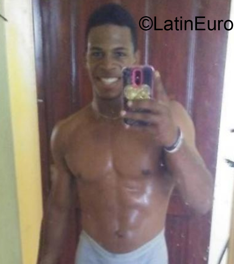 Date this hard body Dominican Republic man Juan from Santo Domingo DO36131