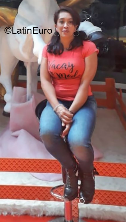 Date this georgeous Colombia girl Nidia from Bogota CO26091