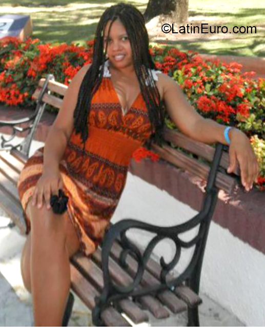 Date this athletic Dominican Republic girl Yoli from Santo Domingo DO36136