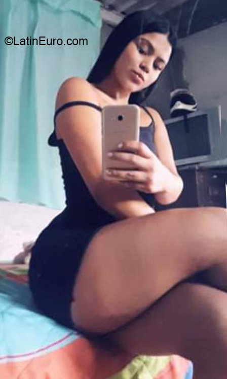 Date this stunning Colombia girl Katerine from Medellin CO27183