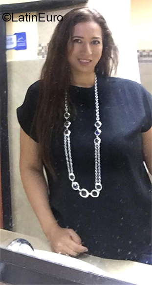 Date this sensual Ecuador girl Yesica from Tena EC377