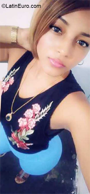 Date this young Dominican Republic girl Yasmin from Santo Domingo DO36208