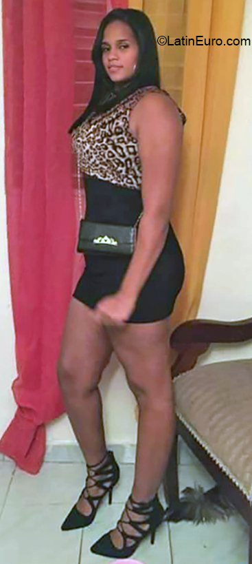 Date this gorgeous Dominican Republic girl Melissa from Santo Domingo DO36218