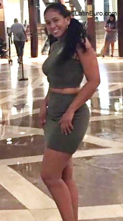 Date this georgeous Colombia girl Verlis from Cartagena CO26139