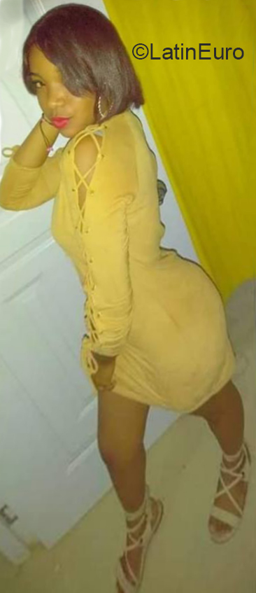 Date this sultry Dominican Republic girl Haidy from Santo Domingo DO36222