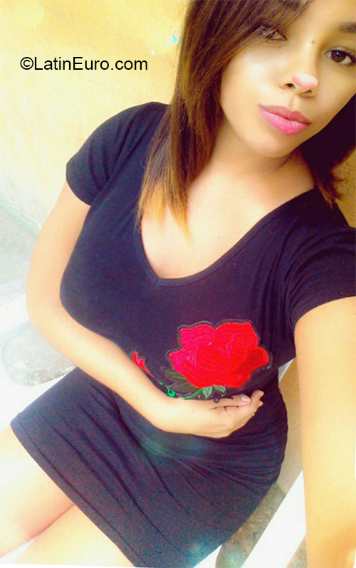 Date this gorgeous Dominican Republic girl Yersie from Santiago DO36235