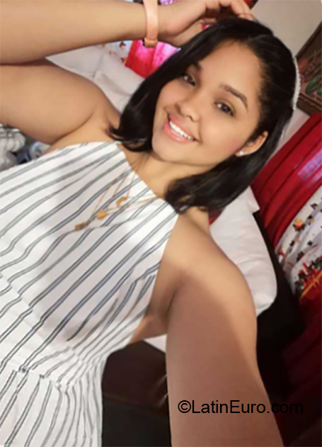 Date this tall Dominican Republic girl Corel from Santo Domingo DO36236
