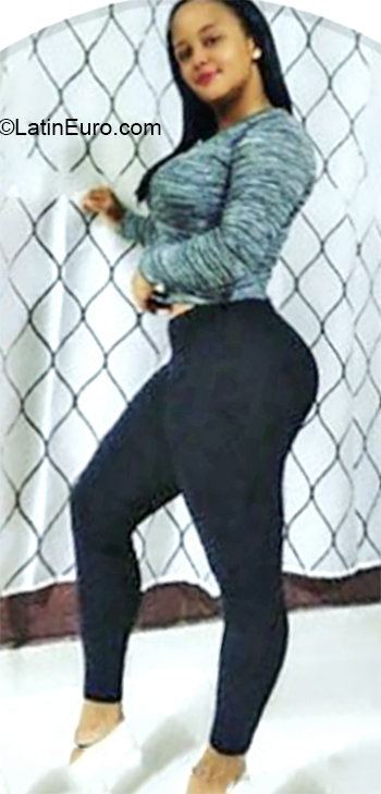 Date this foxy Dominican Republic girl Yafreisie from La Romana DO36237