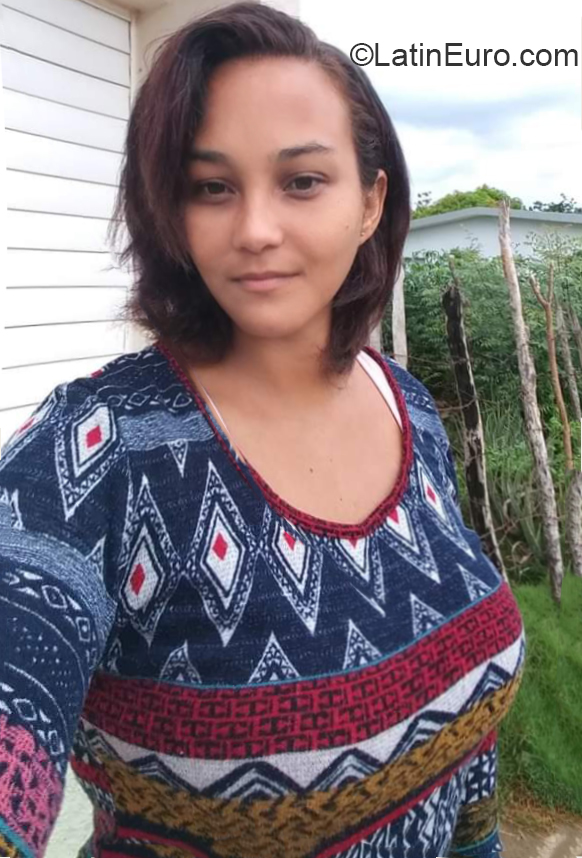 Date this voluptuous Dominican Republic girl Isis from Valverde Mao DO36251