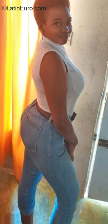 Date this athletic Dominican Republic girl Kate from Santo Domingo DO36281
