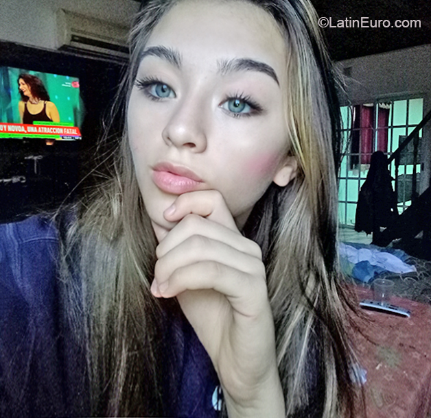 Date this tall Argentina girl Vicky from Anelo AR247