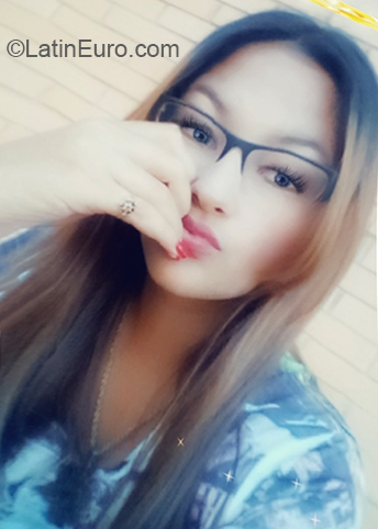 Date this sensual Venezuela girl Gaby from Lagunillas VE2749