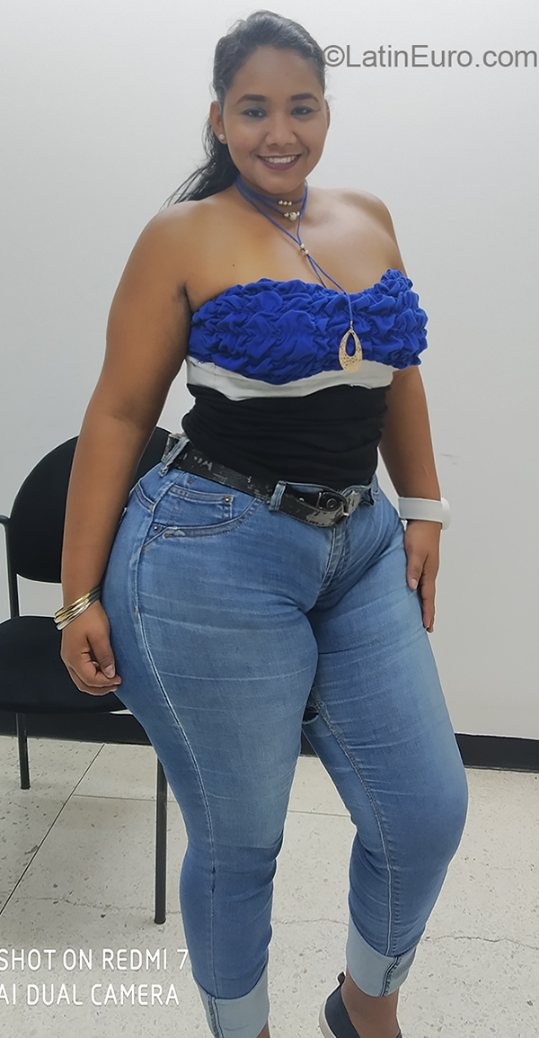 Date this sultry Venezuela girl Luisania from Caracas VE2753
