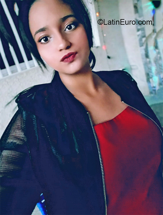 Date this lovely Venezuela girl Johanna from Maracaibo VE2754