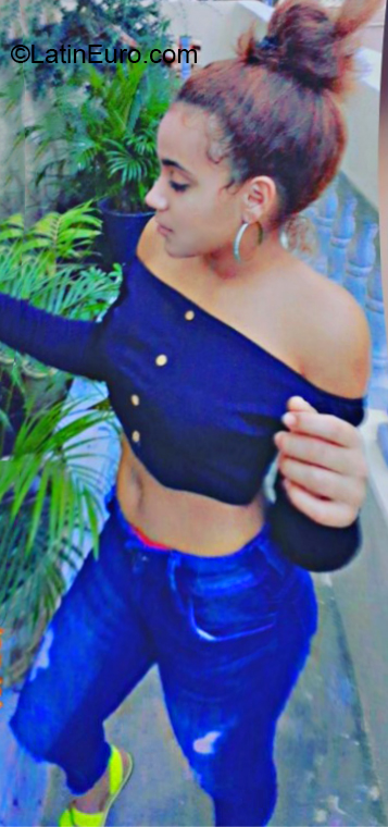 Date this athletic Dominican Republic girl Karol from La Vega DO36415