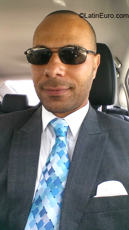 Date this gorgeous United States man Sam from Santa Barbara US20418