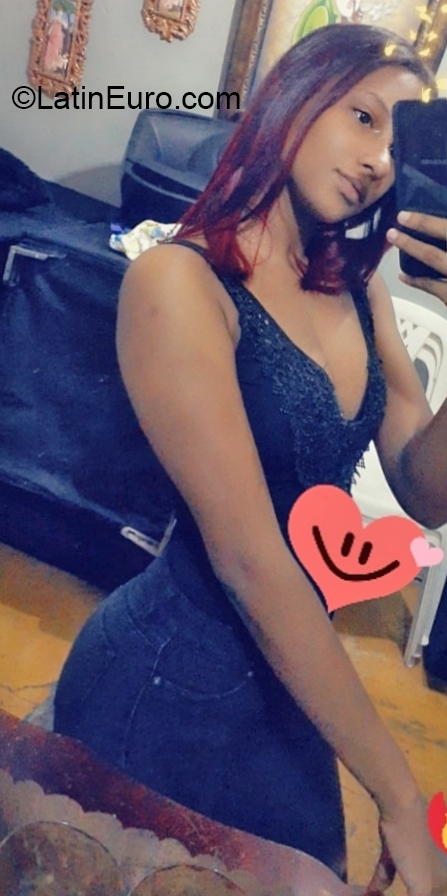 Date this georgeous Dominican Republic girl Emi from Santiago DO36427