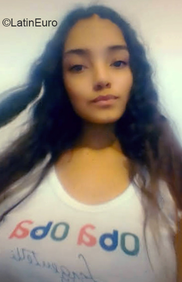 Date this gorgeous Argentina girl Laura from Buenos Aires AR254