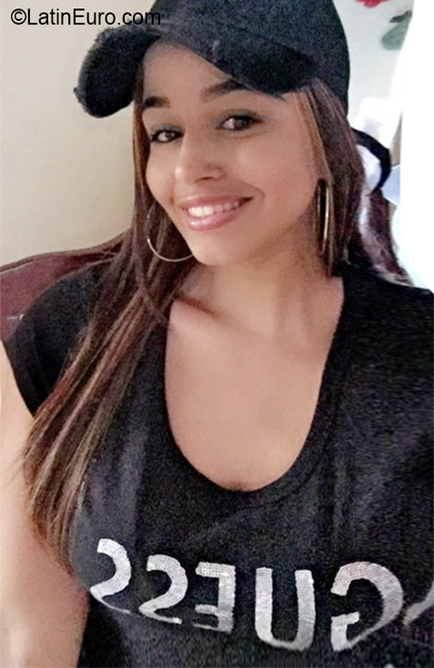 Date this sensual Dominican Republic girl PAMELA from Santo Domigo DO36433