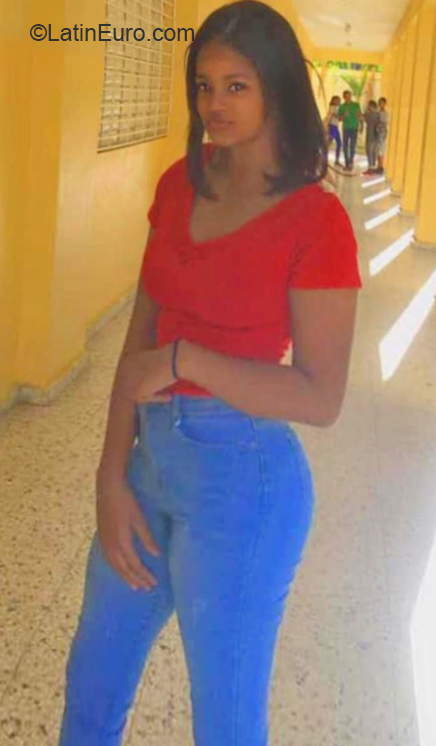 Date this fun Dominican Republic girl Brenda from Santo Domingo Oeste DO36442