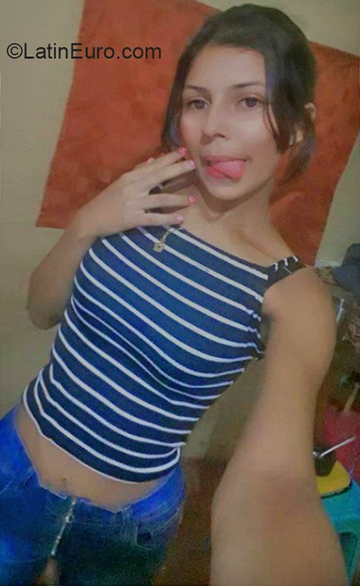 Date this gorgeous Venezuela girl Angelicadreams from Bolivar VE2767
