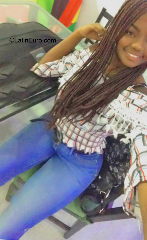 Date this funny Dominican Republic girl Abigail from San Pedro De Macoris DO36478