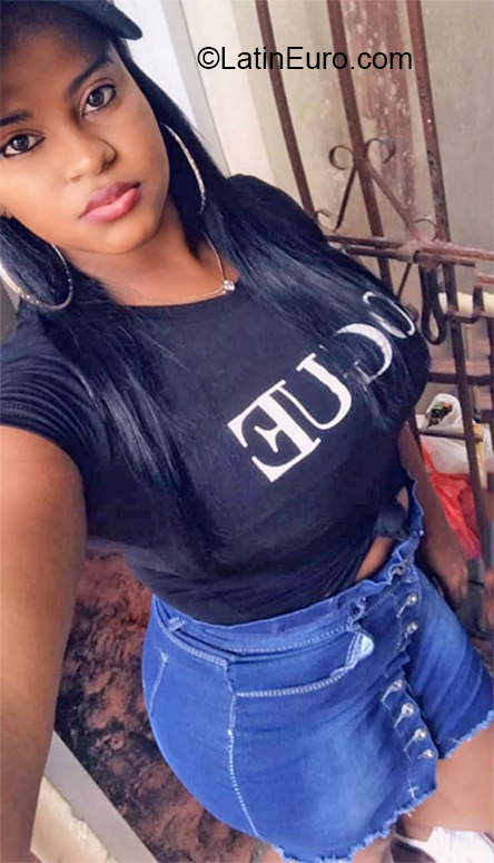 Date this lovely Dominican Republic girl Domairis from Santo Domingo Este DO36485