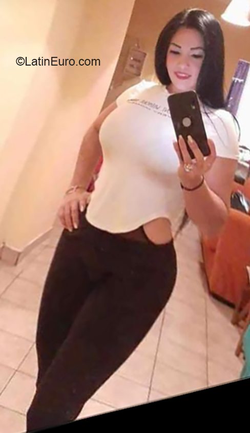 Date this attractive Venezuela girl Jessica from Maracaibo VE2775
