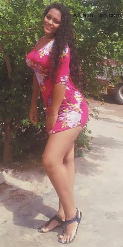 Date this attractive Venezuela girl Wilmery from Falcon VE2776