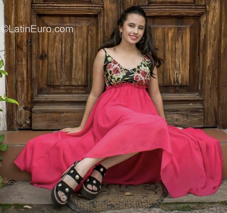 Date this beautiful Argentina girl Giuli from Mendoza AR257