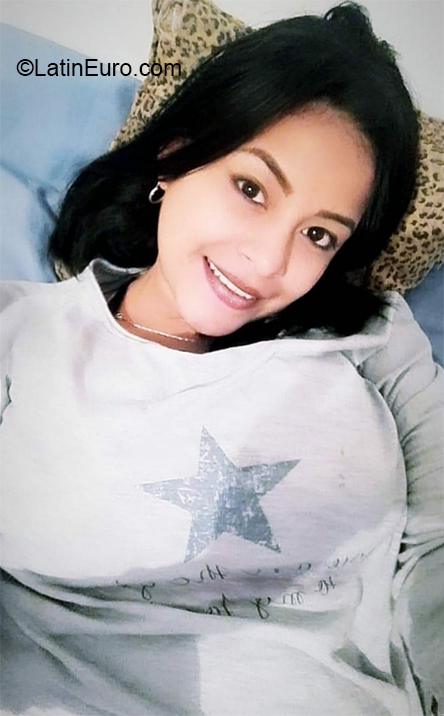 Date this sultry Colombia girl Mary from Medellin CO26285