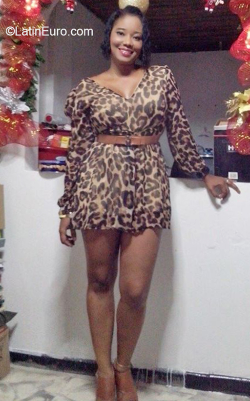 Date this happy Colombia girl Yesenia from Cali CO26300
