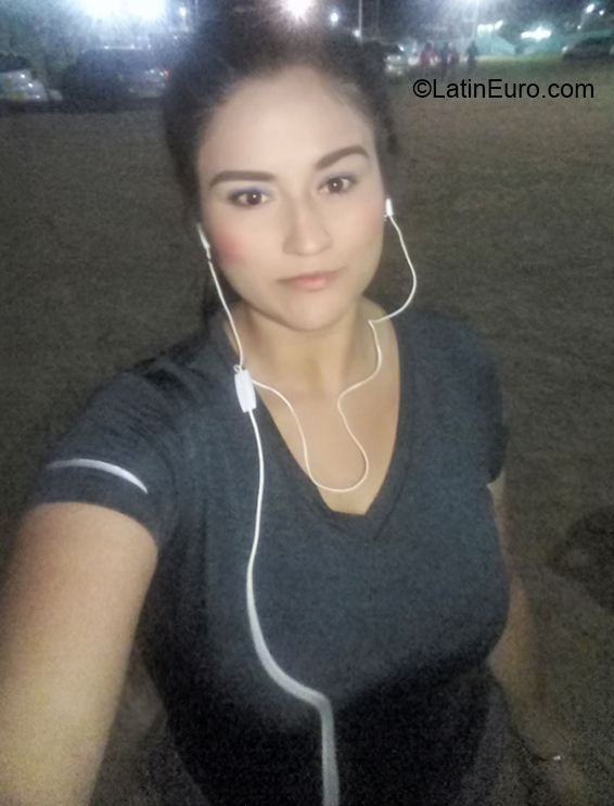 Date this athletic Colombia girl Isabel from Neiva CO26307